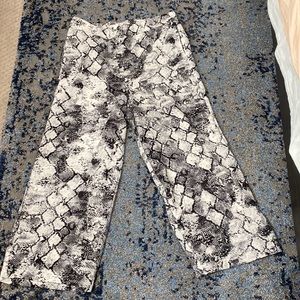 Bobeau Snakskin Wide Leg Capri
